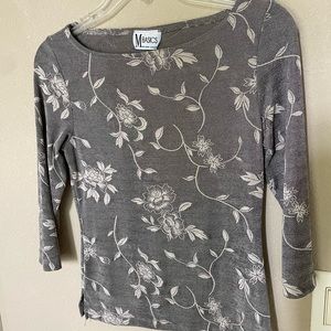 Medium size top. Quarter sleeve